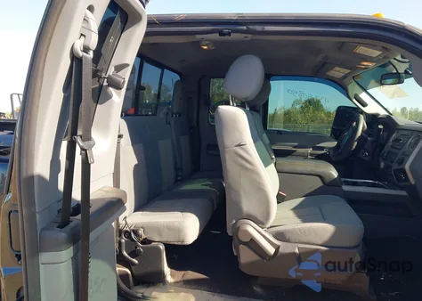 2015 Ford F-250 Xlt z USA, uszkodzony, nr VIN 1FT7X2B64FEC77334